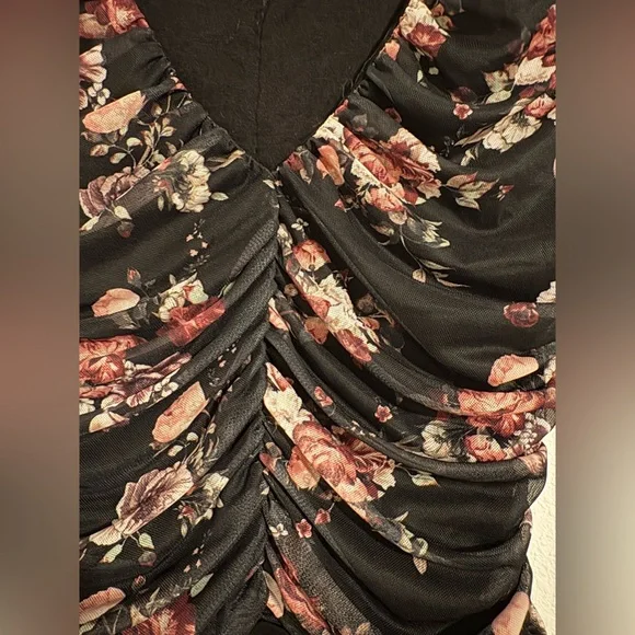 Lulu's Black Floral Ruched Mesh Long-Sleeve Top - Picture 4 of 5